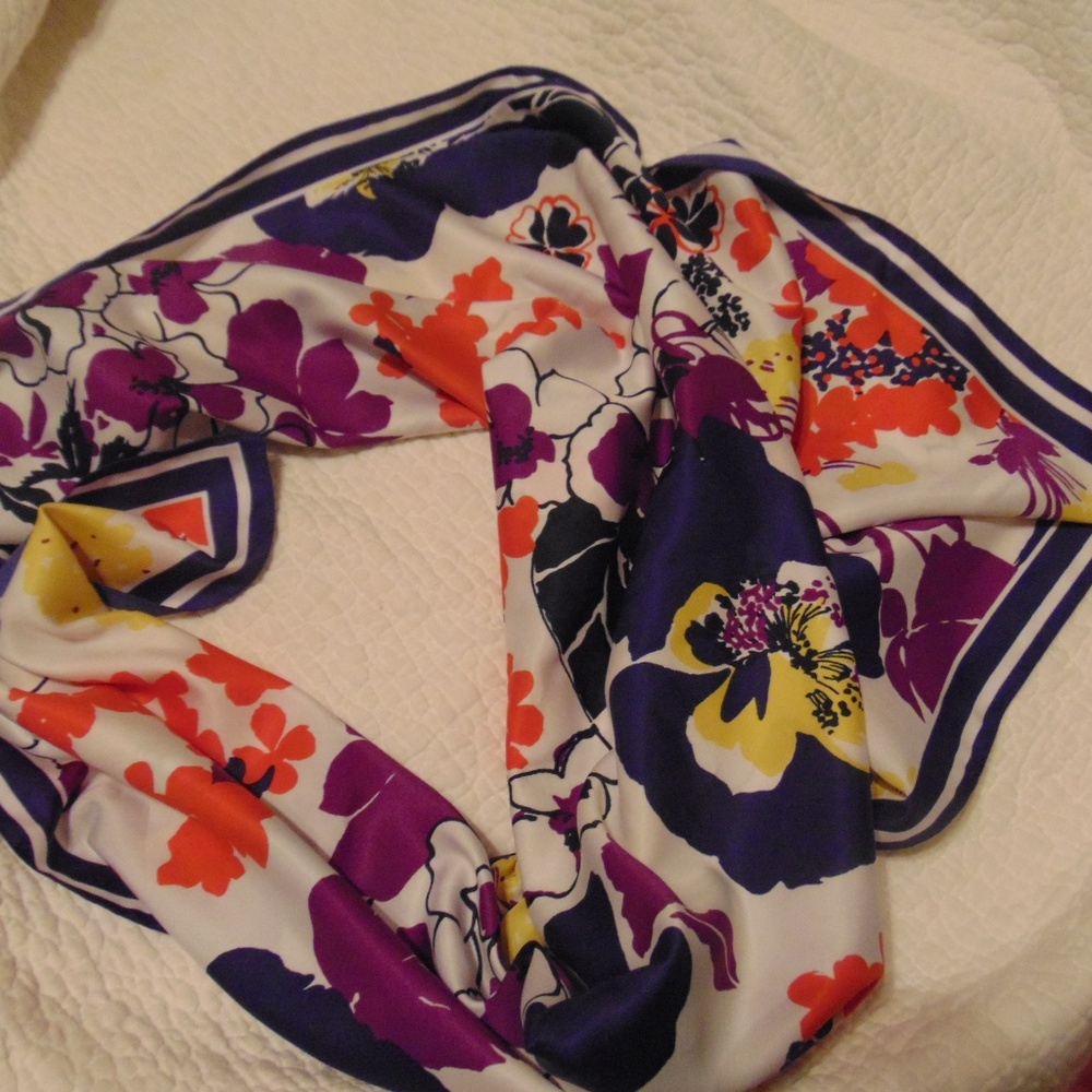 ANN TAYLOR SCARF - Picture 2 of 3